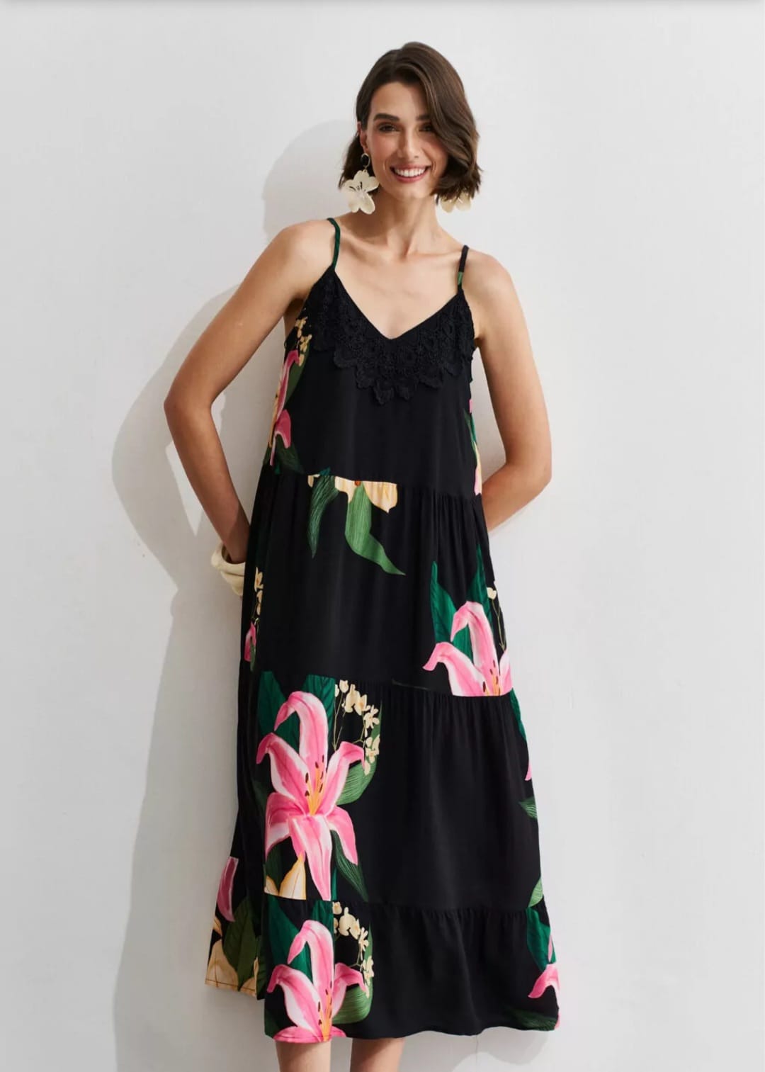 Vestido preto estampado com alças finas