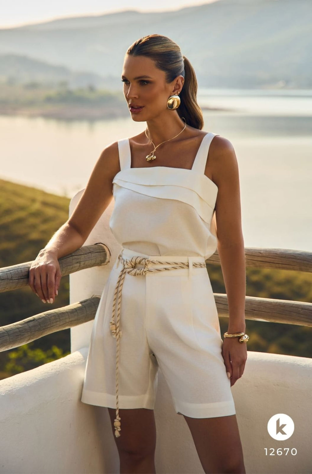 Conjunto de bermuda e blusa em linho off white