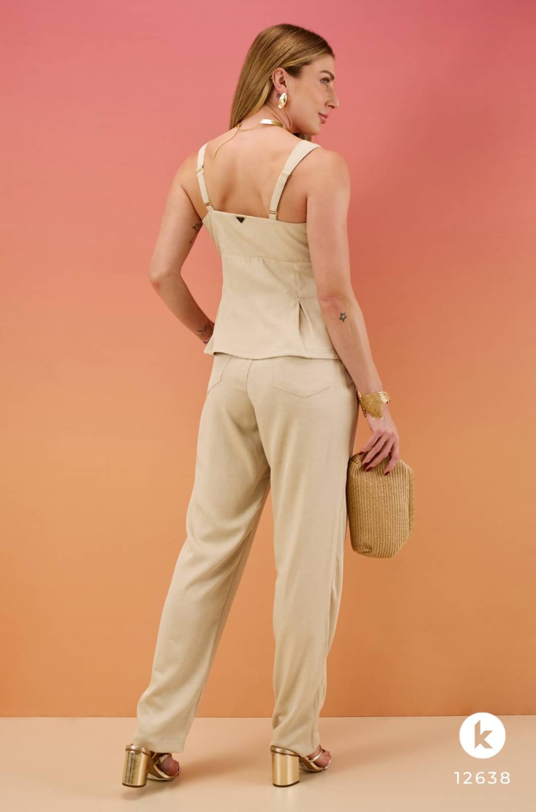 Conjunto de calça e blusa bege