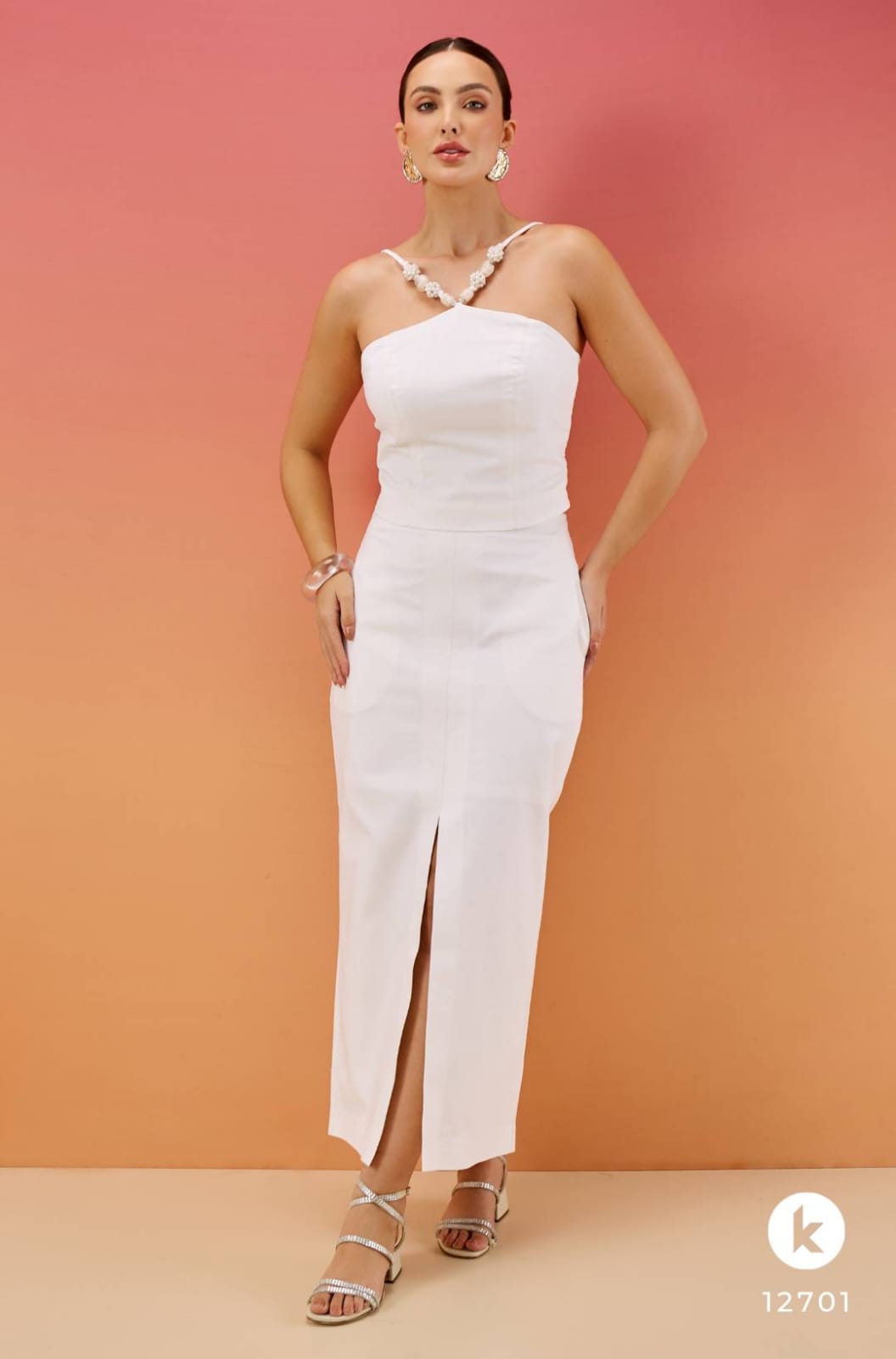 Conjunto de saia e cropped com alças em pedraria