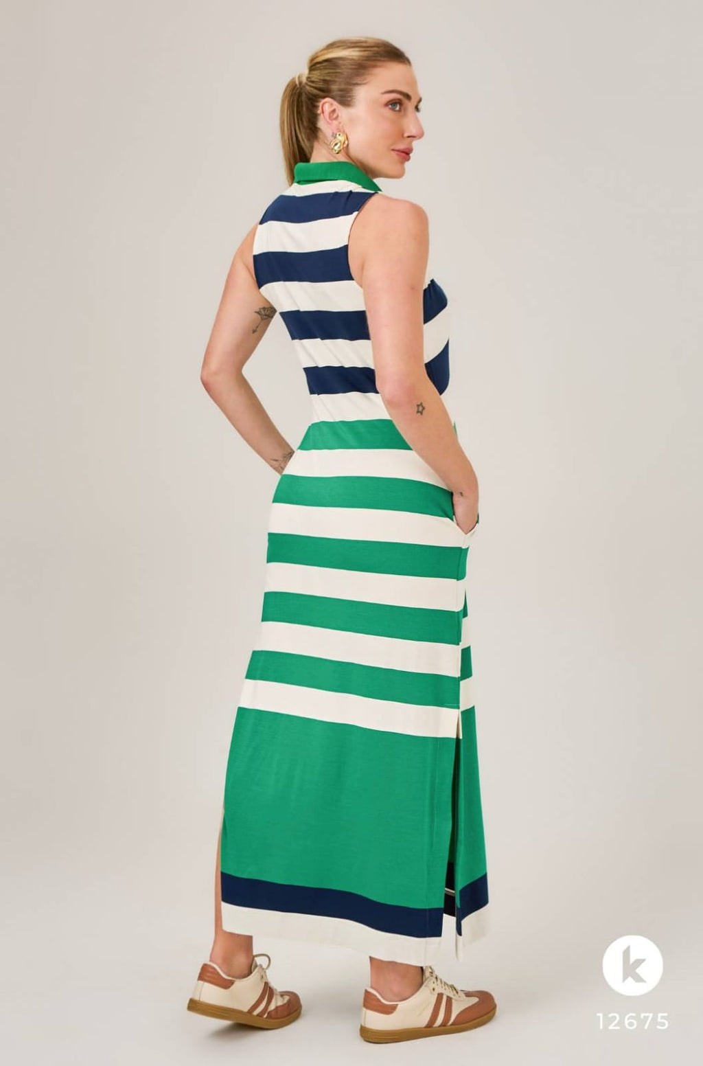 Vestido em malha listrado em verde e azul marinho